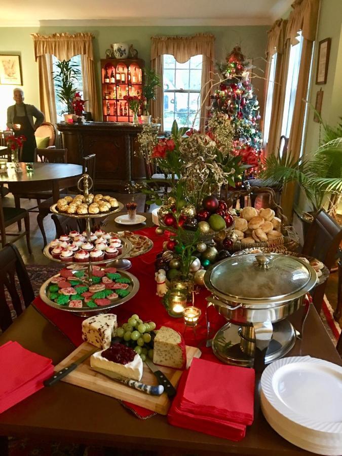 Oak Manor Inn Хартсвил Екстериор снимка