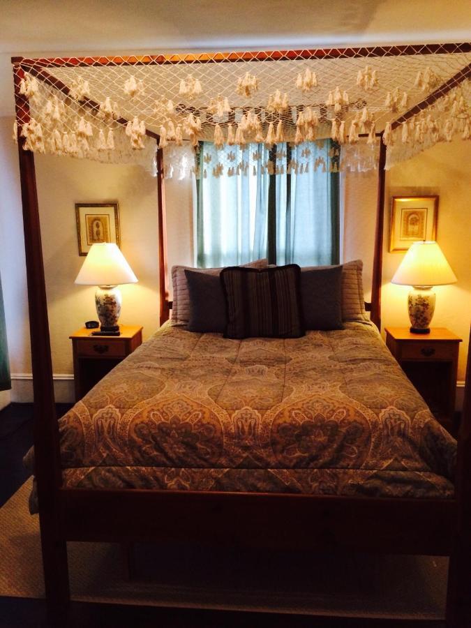 Oak Manor Inn Хартсвил Екстериор снимка